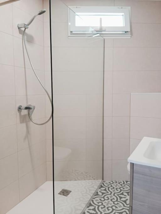 A Ledicia De Ana Apartment Вивейро Екстериор снимка